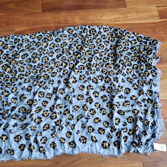 NWT Coach wild beast print shawl / scarf - Picture 6 of 6